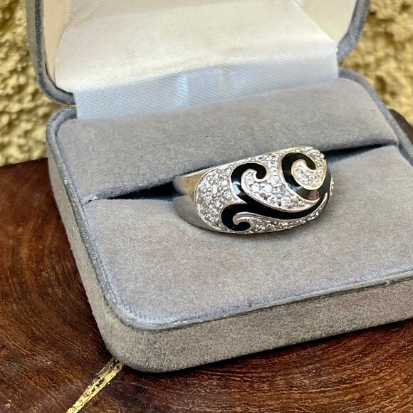 Vintage Crystal Rhinestone Dome Ring Sterling Silver Band Size 8 Sparkly Jewelry - Picture 5 of 10